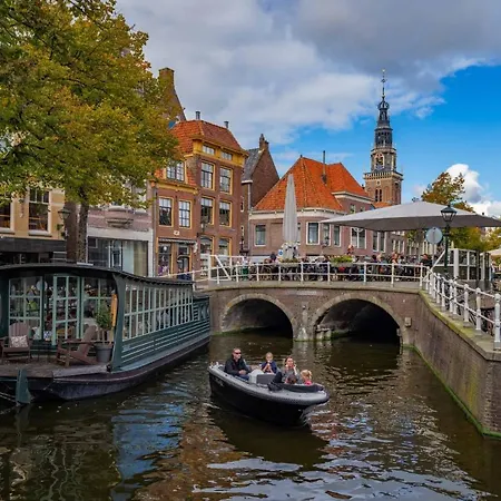 Vrijstaand Met Veel Buitenruimte En Veranda Zuid-Scharwoude