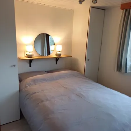 Vrijstaand Met Veel Buitenruimte En Veranda 木屋