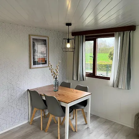 木屋 Vrijstaand Met Veel Buitenruimte En Veranda *