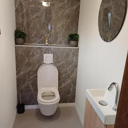 Vrijstaand Met Veel Buitenruimte En Veranda 木屋 Zuid-Scharwoude