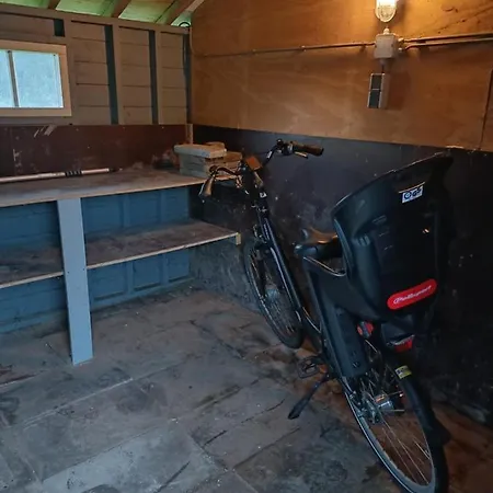 木屋 Vrijstaand Met Veel Buitenruimte En Veranda