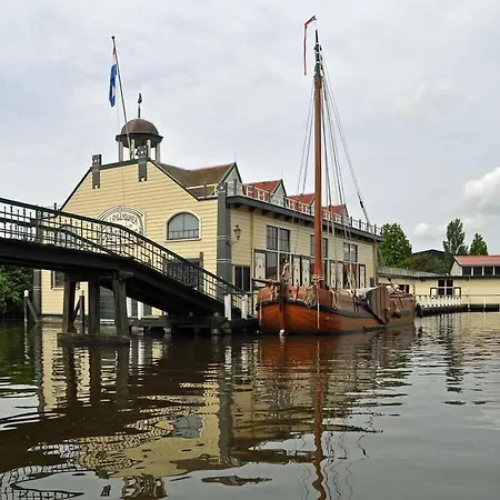 Vrijstaand Met Veel Buitenruimte En Veranda Chalet *