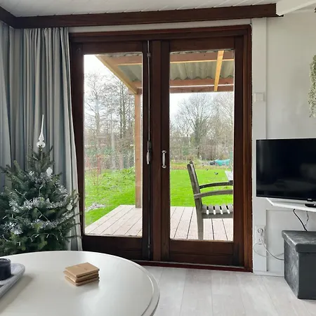 Vrijstaand Met Veel Buitenruimte En Veranda Zuid-Scharwoude