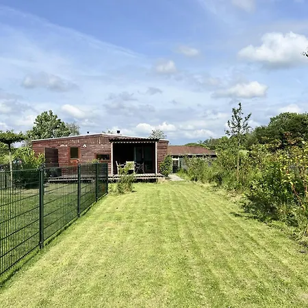 Vrijstaand Met Veel Buitenruimte En Veranda Chalet *