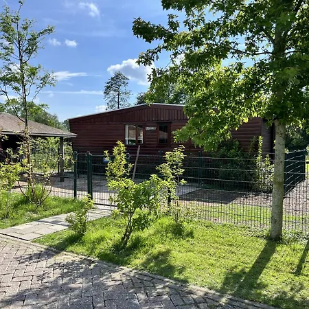Chalet Vrijstaand Met Veel Buitenruimte En Veranda Zuid-Scharwoude