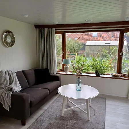 Vrijstaand Met Veel Buitenruimte En Veranda Zuid-Scharwoude