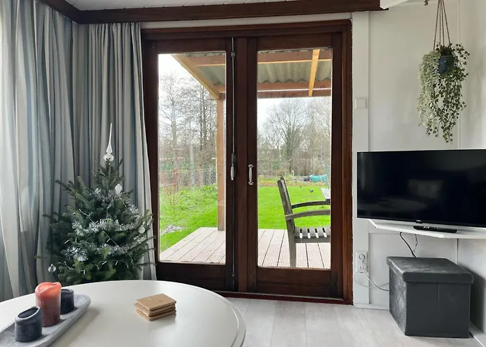 Vrijstaand Met Veel Buitenruimte En Veranda Zuid-Scharwoude